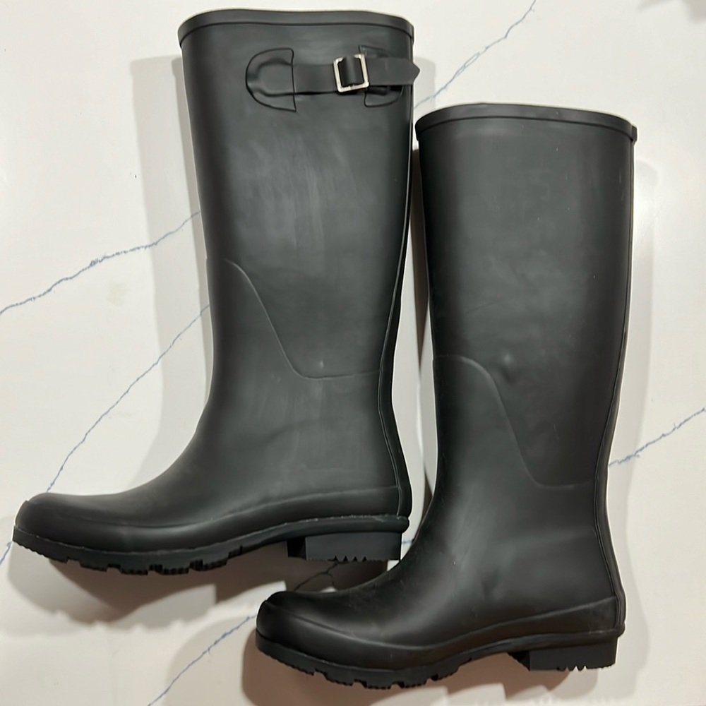 (New without box) Nomad Black Rain Boots Size 7